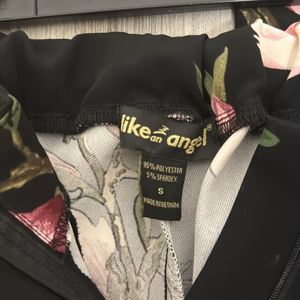 Like an angel floral women’s small pants - Picture 6 of 6